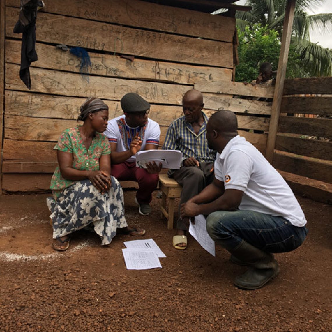 Refugees in Bidi working together