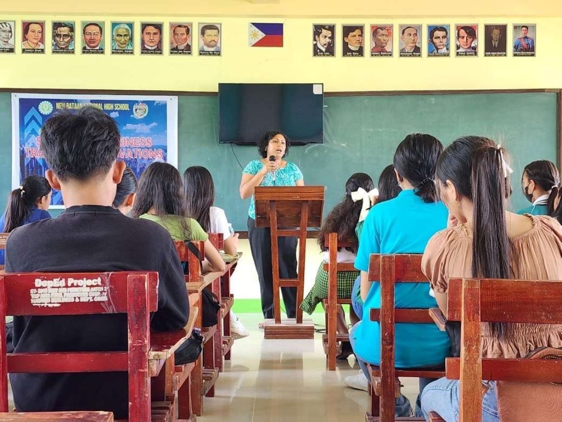 BWB volunteer Arpita Das gives a presentation at the front of a classroom